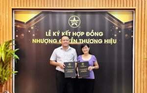 Read more about the article CHÚC MỪNG LỄ KÝ KẾT NHƯỢNG QUYỀN THƯƠNG HIỆU VIVA STAR COFFEE