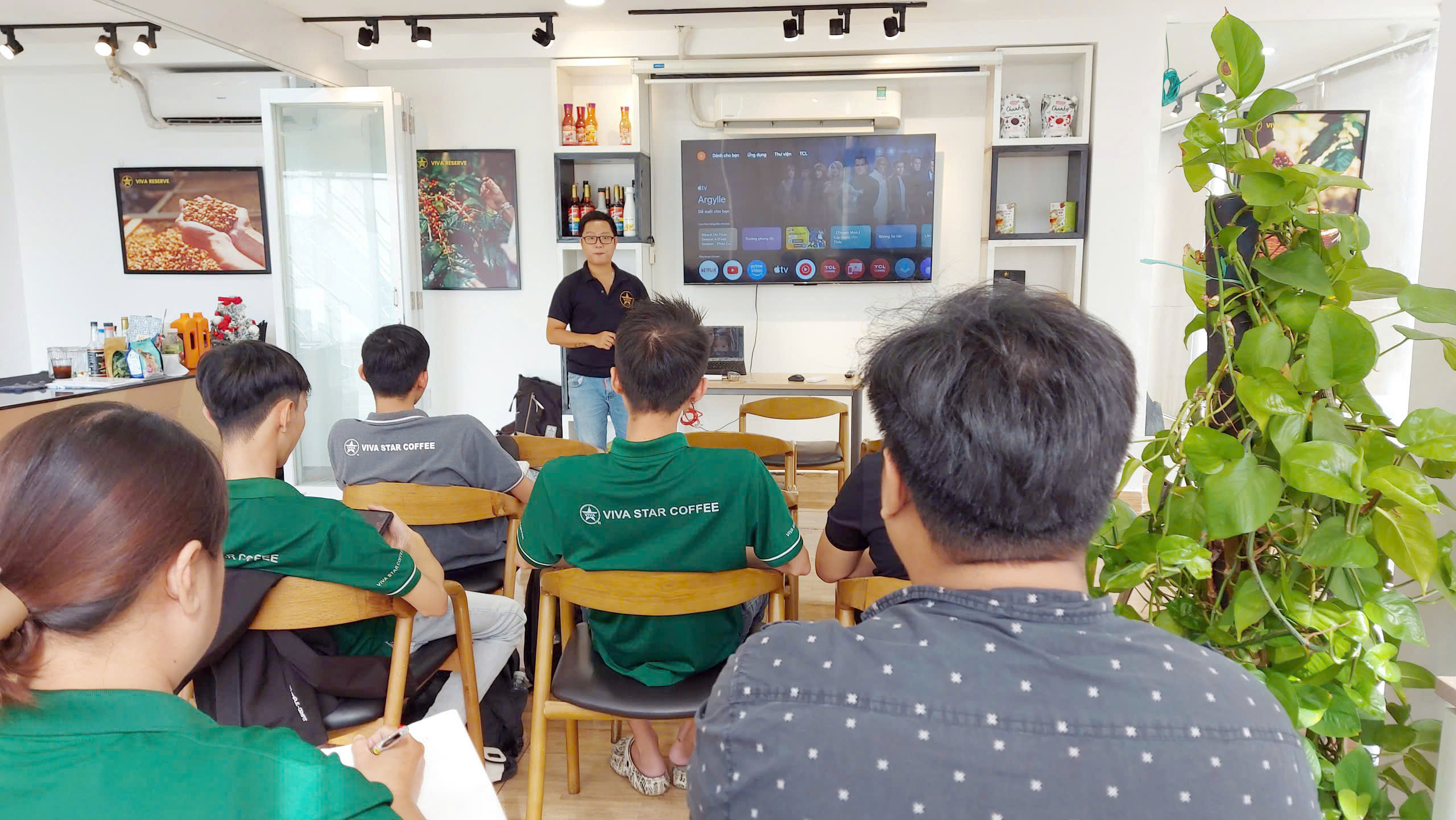 Read more about the article Viva Academy – Đào tạo chuyên sâu về pha chế cà phê, đồ uống